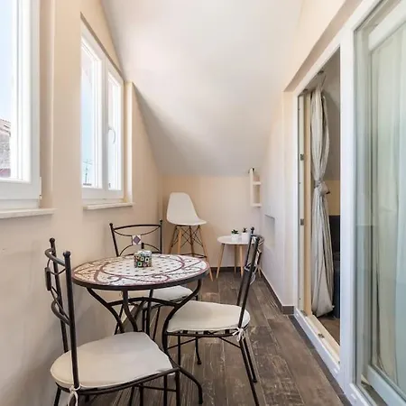 Πανσιόν Elegant & Σπλιτ