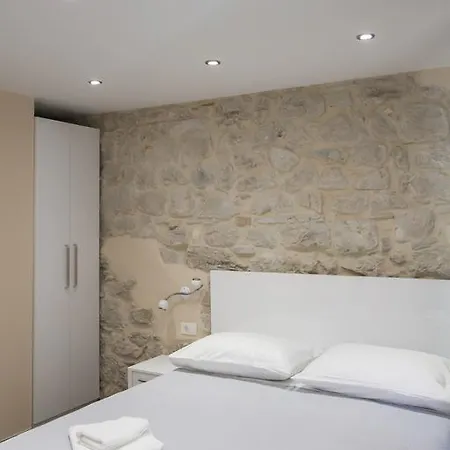 Elegant & Πανσιόν 4*