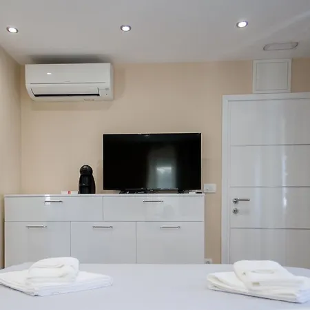 Elegant & Πανσιόν 4*