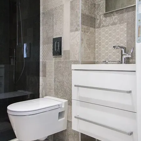 Elegant & Konukevi 4*