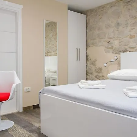 Πανσιόν Elegant &