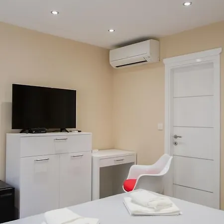 Elegant & Πανσιόν