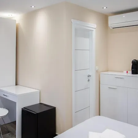 Elegant & Πανσιόν 4*