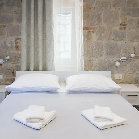 Elegant & Πανσιόν 4*