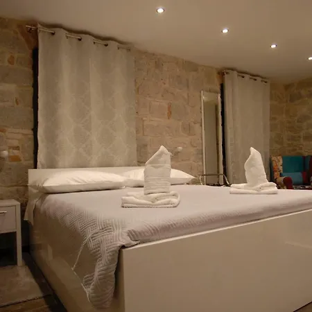 Elegant & Πανσιόν 4*