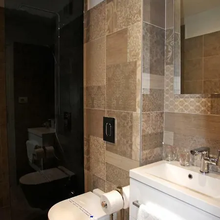 Elegant & Πανσιόν 4*