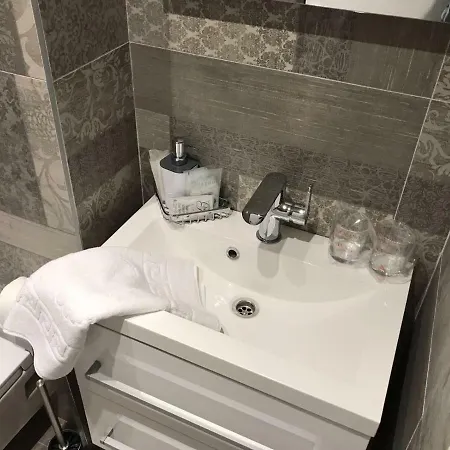 Πανσιόν Elegant & 4*