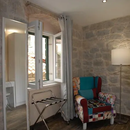 Πανσιόν Elegant &