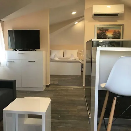 Πανσιόν Elegant & 4*