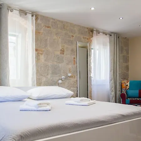 Elegant & Guest house